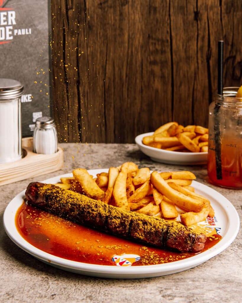 Gericht mit Pommes in der Reeperbande